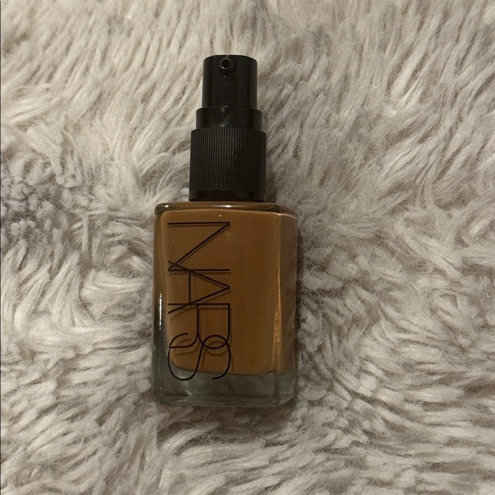 New NARS Sheer Glow Foundation, Macao MD4, Full Size with pump - Picture 2 of 9